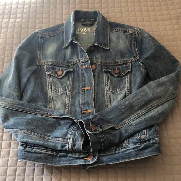 GAP Jackets & Blazers - 👖 Gap 1969 Crop Jean Jacket